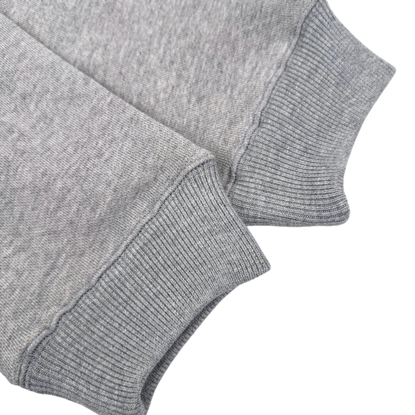 P490 CH Crow Heart Cross Sanskrit Embroidered Hooded Sweatshirt (grey). Original purchase and development for RMB 15,998. The fabric is made of custom-made heavy fortress intertwined air cotton. It is full of texture, thick and solid, and is based on high-end ash tones. It has a beauty that coexists with vicissitudes of life and elegance. With the Crow Heart Cross patch embroidery decoration on the chest, it becomes the ultimate interpretation of dark Gothic style. The CH Gothic font is the finishing touch on the back panel, making the totem the thorn in your spirit. The logo iron plate sways slightly with the swing of the body, adding a sense of movement and vitality. It is unobtrusive but has an indescribable aura. It interprets the perfect blend of retro and luxury, using imported machine appliqué embroidery technology. Using advanced computer control systems and precision mechanical components, the Chrome Hearts logo appliqué embroidery operation is realized. It presents an embroidery effect with both clarity and three-dimensionality, and the fabrics have been washed. It has a better hand feel and texture. It is not easy to deform, shrink or fade. Maintain long-lasting beauty. Size:S-M-L-XL